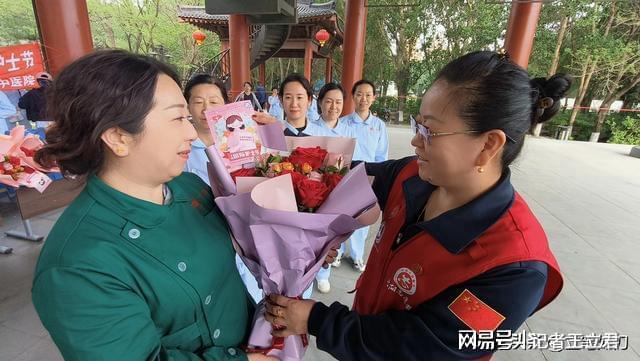 业致敬白衣天使凝聚社会温情麻将胡了试玩平台沈阳爱心企(图4)