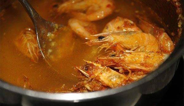 做泰国冬阴功汤又酸又辣又鲜好爽好开胃PG